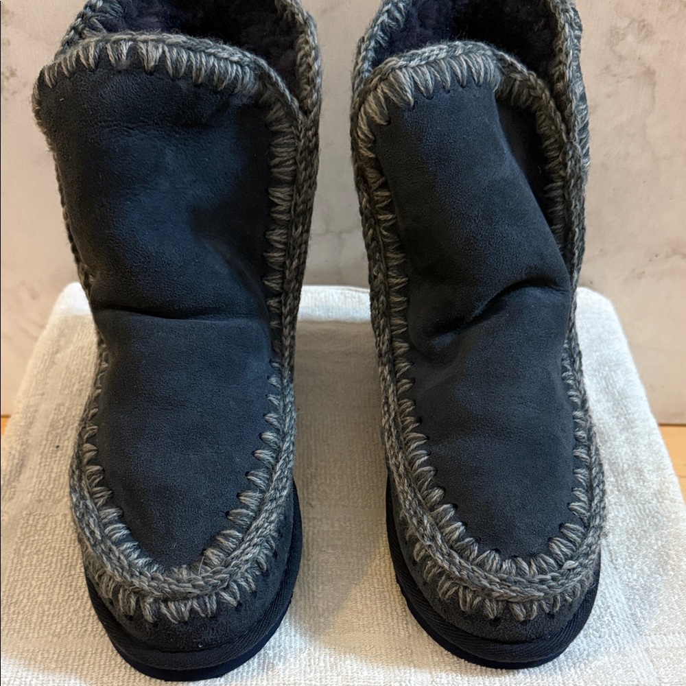 Cozy Blue MOU Suede Boots with Stitch Detailing, size 9, 39EU